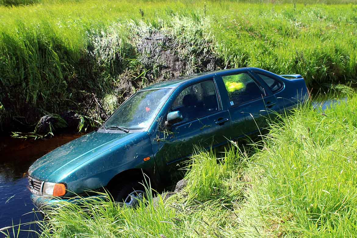 auto dans fossé